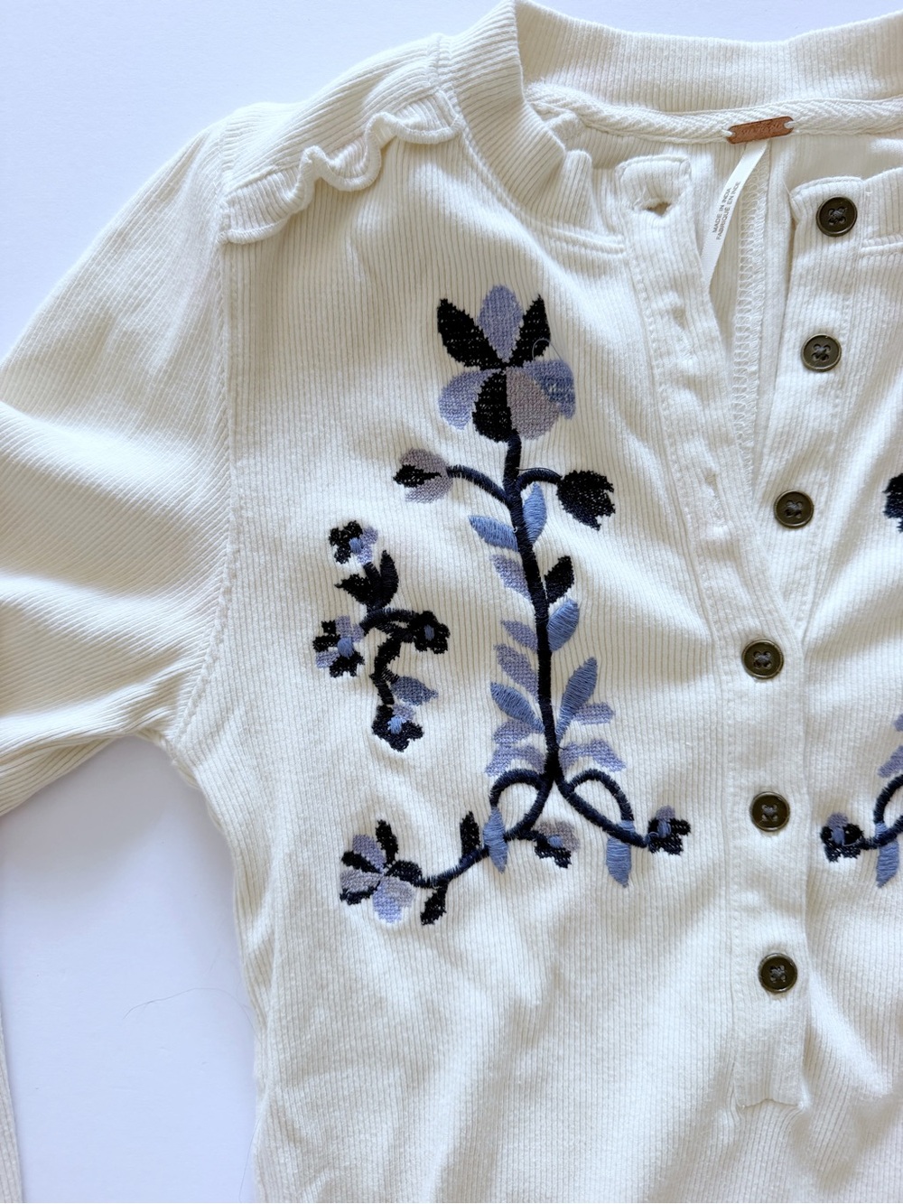Free People Fleur Embroidered Cuff Henley size Small - Picture 7 of 11
